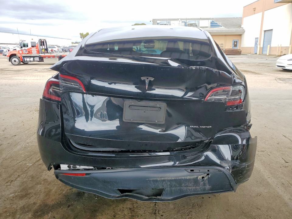 Продажа на аукционе авто 2024 Tesla Model Y, vin: 7SAYGAEE4RF011402, номер лота: 52576046