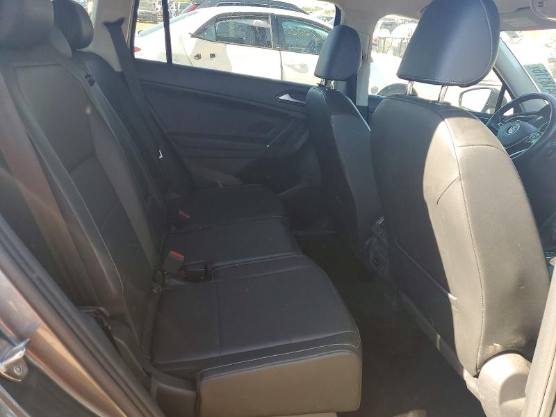 53418116 :رقم المزاد ، 3VV2B7AX2JM165183 vin ، 2018 Volkswagen Tiguan مزاد بيع