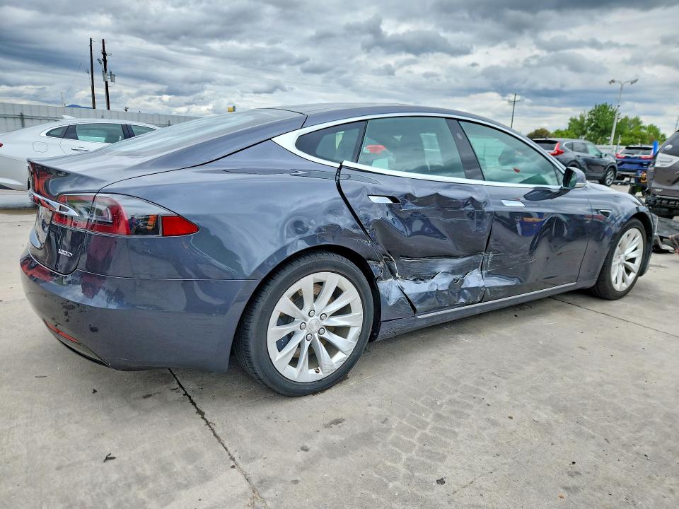 55053836 :رقم المزاد ، 5YJSA1E23HF188967 vin ، 2017 Tesla Model S مزاد بيع