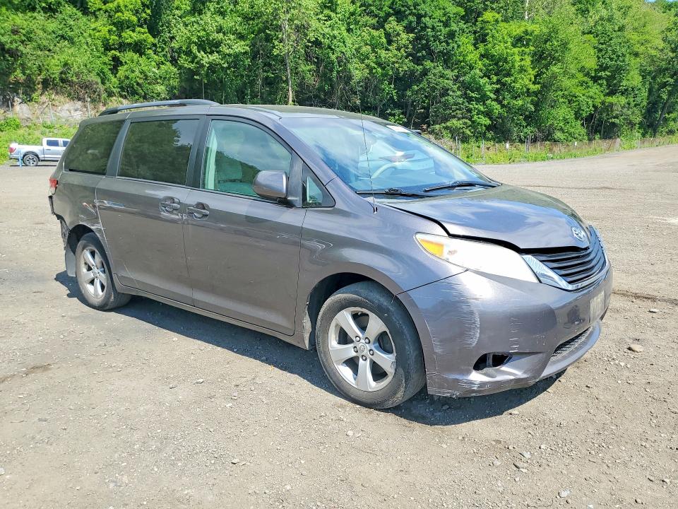 55271296 :رقم المزاد ، 5TDKK3DC9BS024290 vin ، 2011 Toyota Sienna مزاد بيع