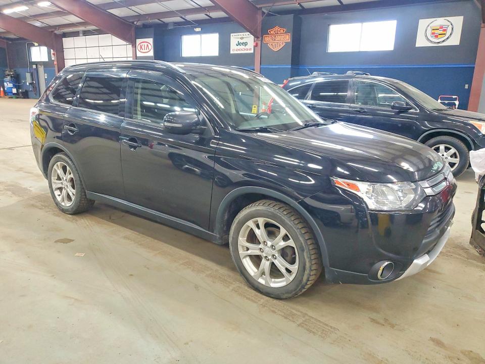 53586396 :رقم المزاد ، JA4AZ3A37FZ002542 vin ، 2015 Mitsubishi Outlander مزاد بيع