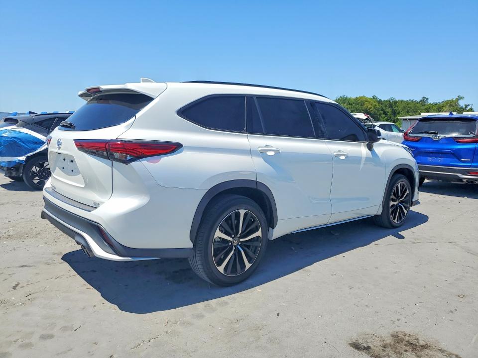 Aukcja sprzedaży 2022 Toyota Highlander, vin: 5TDLZRAH8NS132598, numer aukcji: 52733056