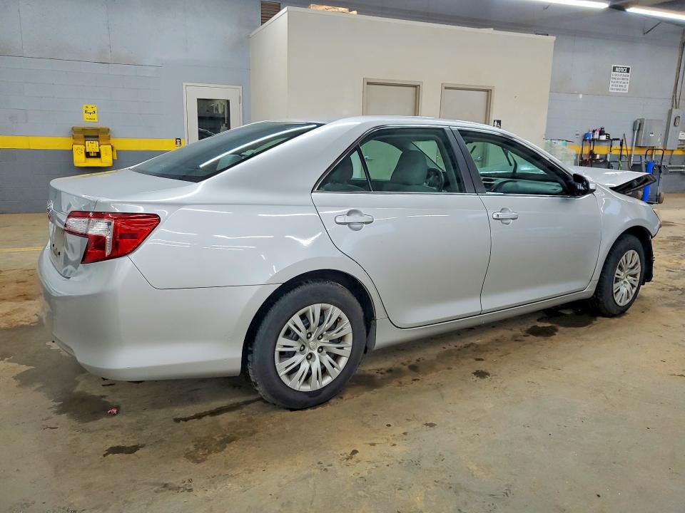 54111176 :رقم المزاد ، 4T1BF1FKXCU586401 vin ، 2012 Toyota Camry مزاد بيع
