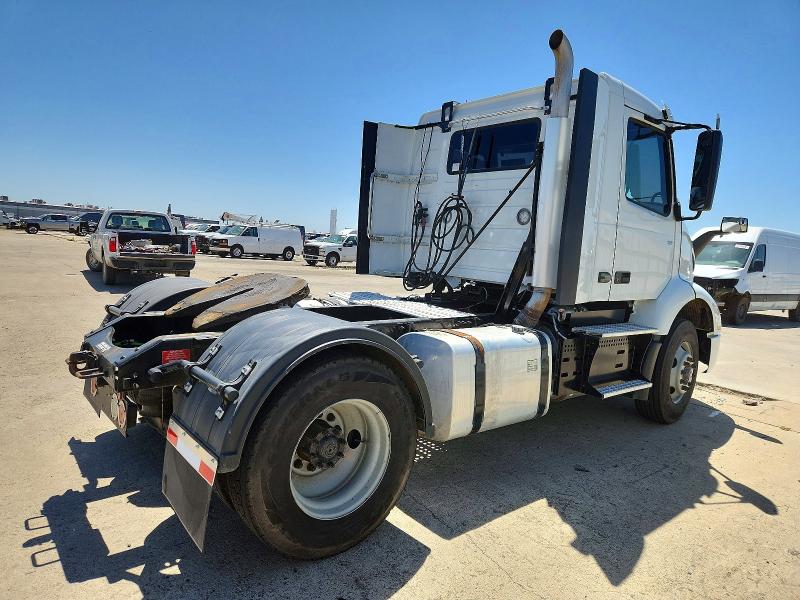 53750276 :رقم المزاد ، 4V4W39EH6LN262282 vin ، 2020 Volvo Vnr مزاد بيع