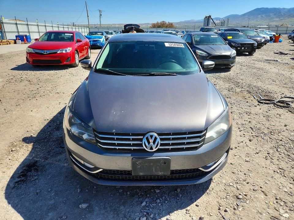 52589806 :رقم المزاد ، 1VWCN7A30DC137392 vin ، 2013 Volkswagen Passat مزاد بيع