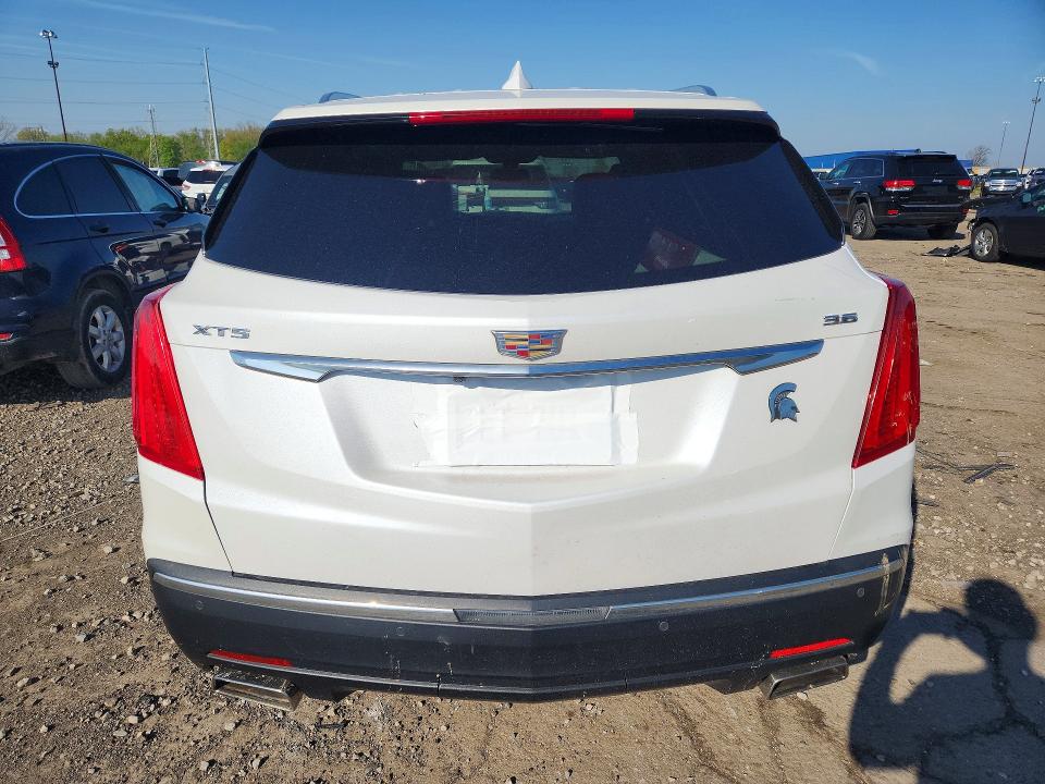 53061636 :رقم المزاد ، 1GYKNARS0JZ240533 vin ، 2018 Cadillac Xt5 مزاد بيع
