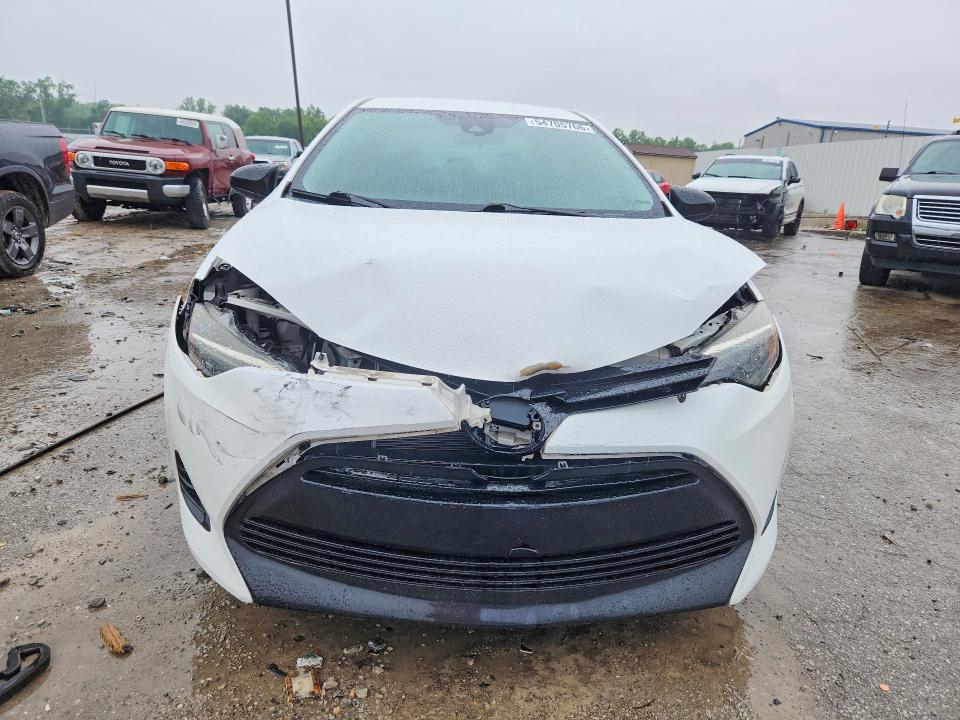 54705766 :رقم المزاد ، 5YFBURHE9JP834065 vin ، 2018 Toyota Corolla مزاد بيع