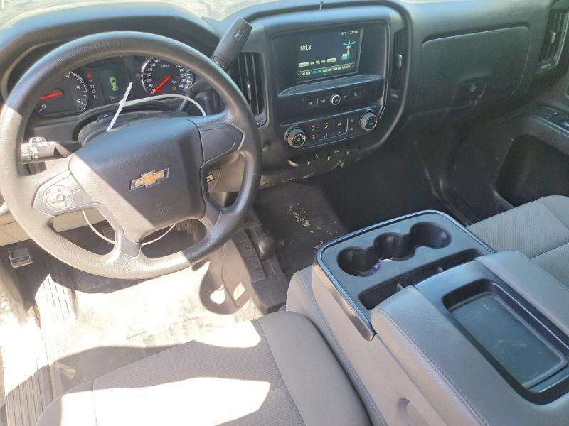 52700596 :رقم المزاد ، 1GCNKNEC6HZ324285 vin ، 2017 Chevrolet 1500 Silve مزاد بيع