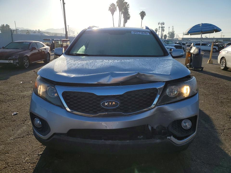 2011 Kia Sorento მანქანა იყიდება აუქციონზე, vin: 5XYKT3A1XBG051320, აუქციონის ნომერი: 54171676