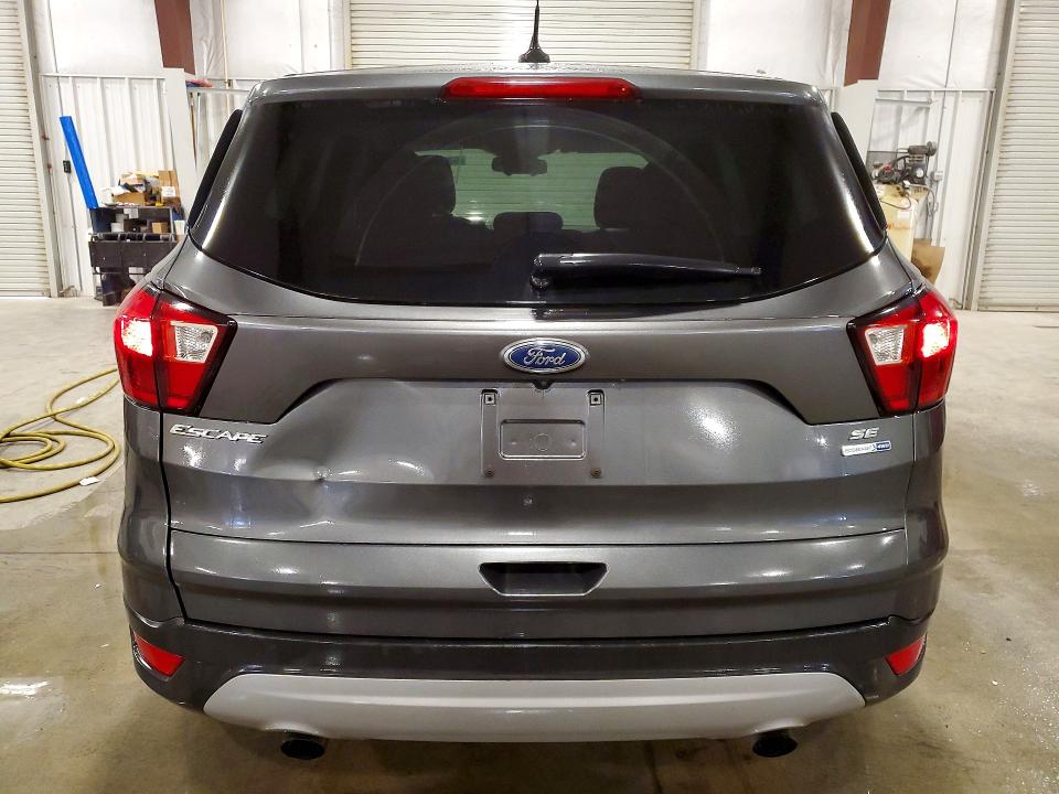 52771806 :رقم المزاد ، 1FMCU9GD0KUB04235 vin ، 2019 Ford Escape مزاد بيع