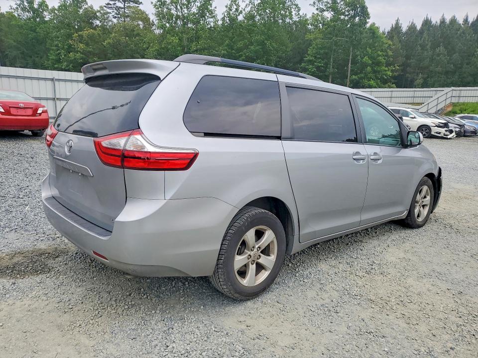 53277466 :رقم المزاد ، 5TDKZ3DC9HS831798 vin ، 2017 Toyota Sienna مزاد بيع