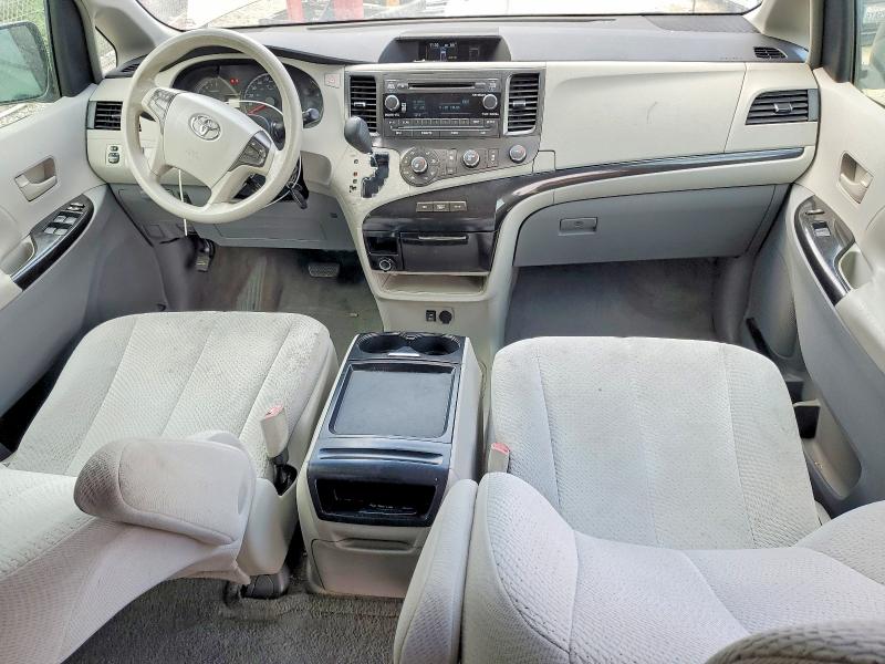 55188756 :رقم المزاد ، 5TDKK3DC6BS090490 vin ، 2011 Toyota Sienna مزاد بيع