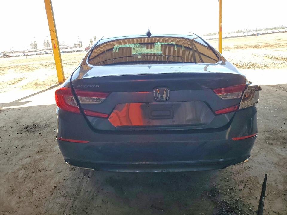 53657296 :رقم المزاد ، 1HGCV1F15JA233020 vin ، 2018 Honda Accord مزاد بيع
