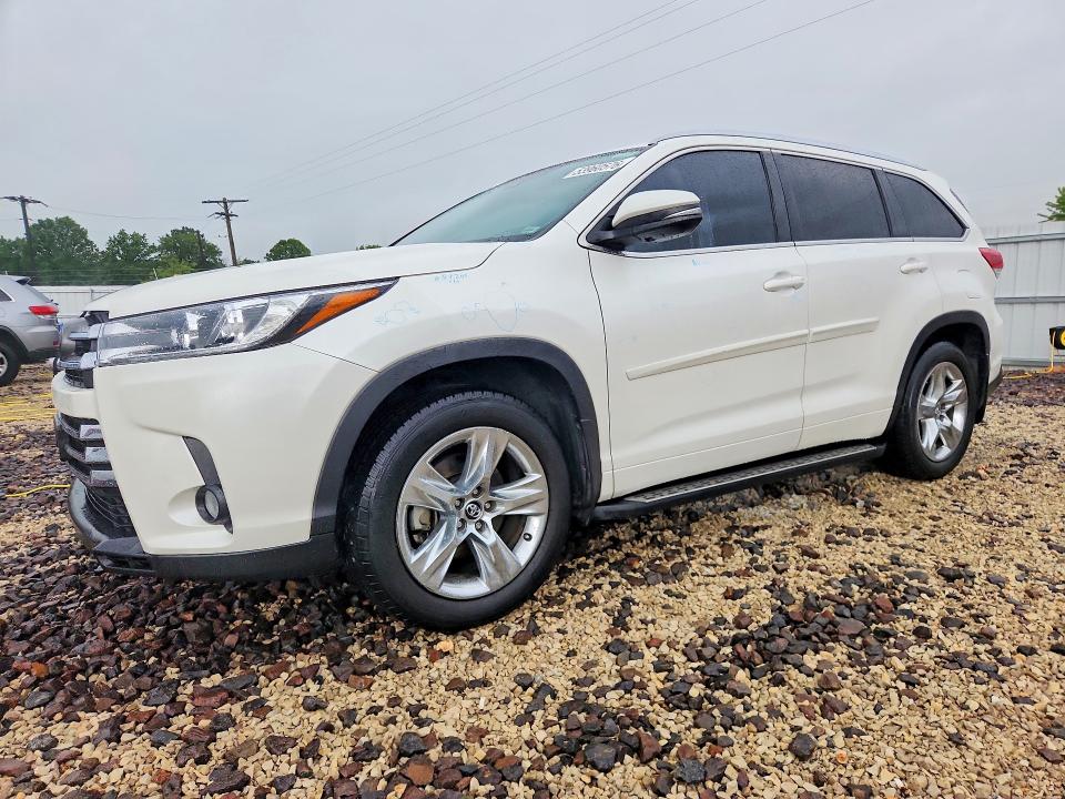 53960576 :رقم المزاد ، 5TDDZRFHXJS821923 vin ، 2018 Toyota Highlander مزاد بيع