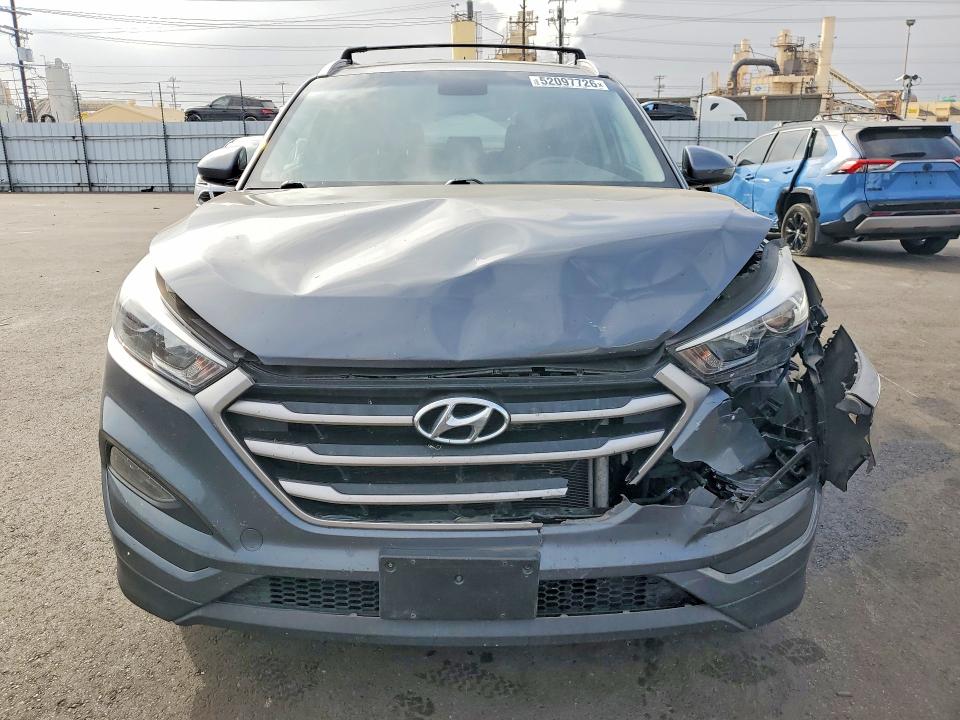2017 Hyundai Tucson მანქანა იყიდება აუქციონზე, vin: KM8J3CA40HU389642, აუქციონის ნომერი: 52097726