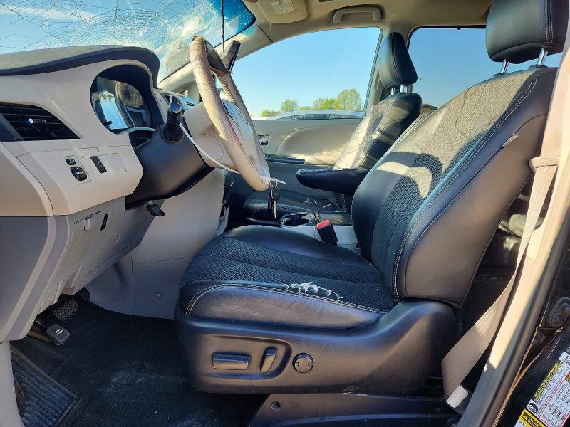 52269646 :رقم المزاد ، 5TDXK3DC5DS383970 vin ، 2013 Toyota Sienna مزاد بيع