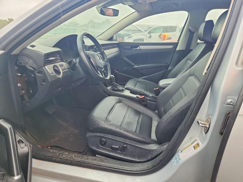 52434726 :رقم المزاد ، 1VWSA7A3XMC000676 vin ، 2021 Volkswagen Passat مزاد بيع