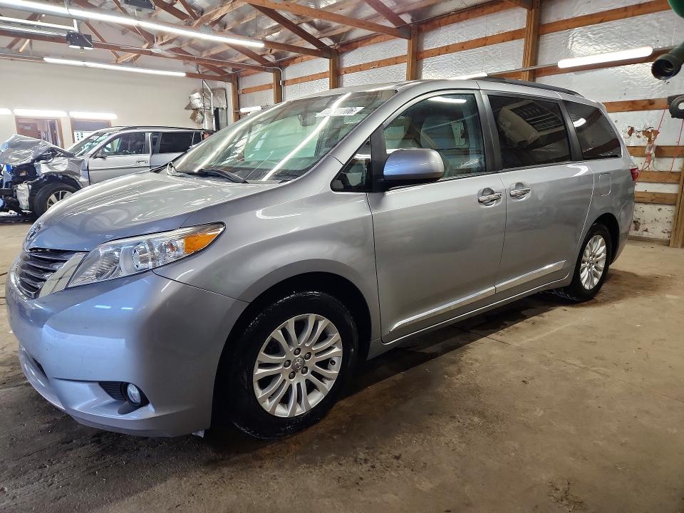 Aukcja sprzedaży 2017 Toyota Sienna, vin: 5TDYZ3DC7HS815917, numer aukcji: 52835006