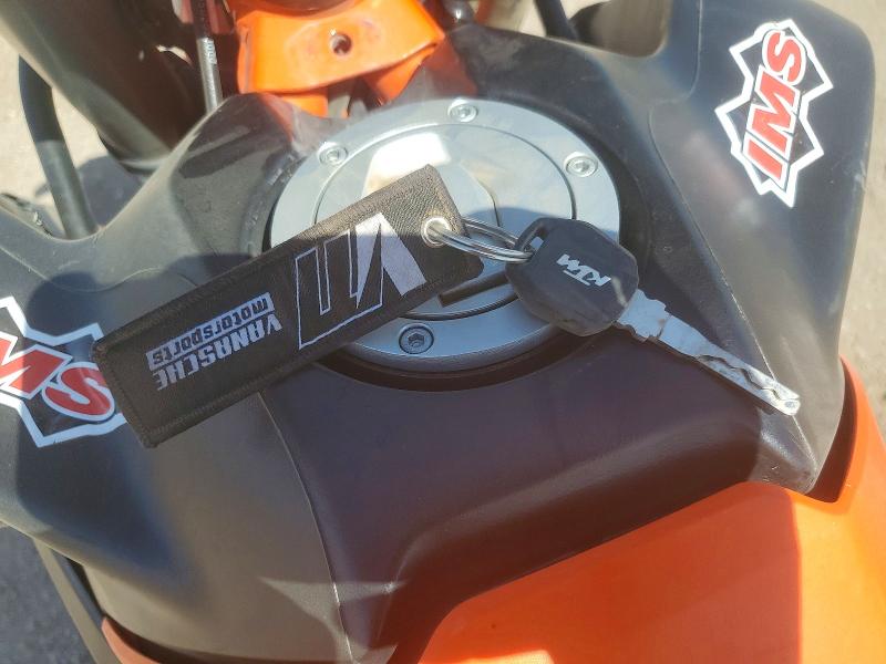 53390976 :رقم المزاد ، VBKTR6408MM805659 vin ، 2021 Ktm 890 مزاد بيع