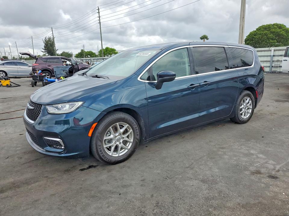 Auction sale of the 2023 Chrysler Pacifica, vin: 2C4RC1BG7PR533817, lot number: 54236566