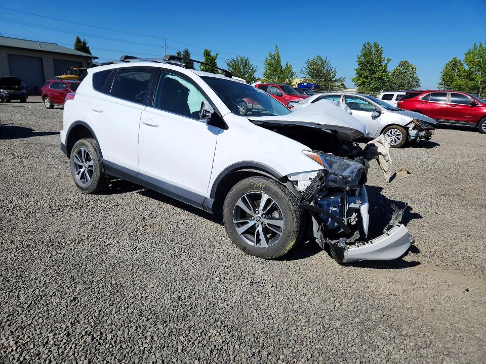 Продаж на аукціоні авто 2018 Toyota Rav4, vin: 2T3RFREV9JW839138, номер лоту: 54303896