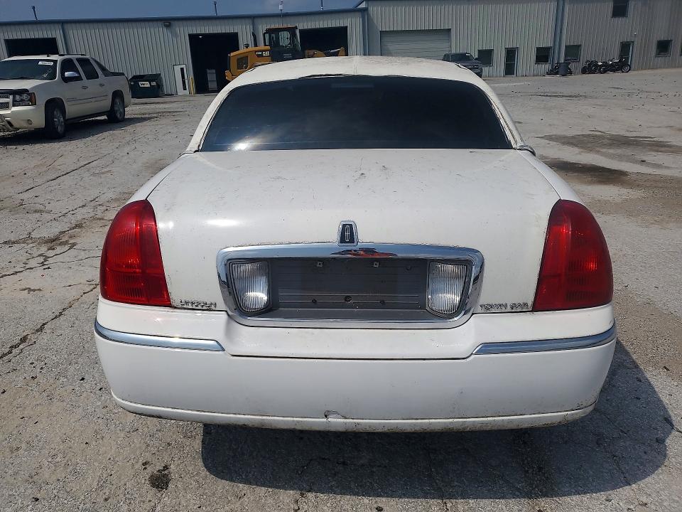 Aukcja sprzedaży 2003 Lincoln Town Car, vin: 1L1FM81WX3Y646942, numer aukcji: 53920336