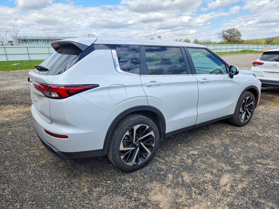 2022 Mitsubishi Outlander მანქანა იყიდება აუქციონზე, vin: JA4J4TA82NZ041595, აუქციონის ნომერი: 51846936