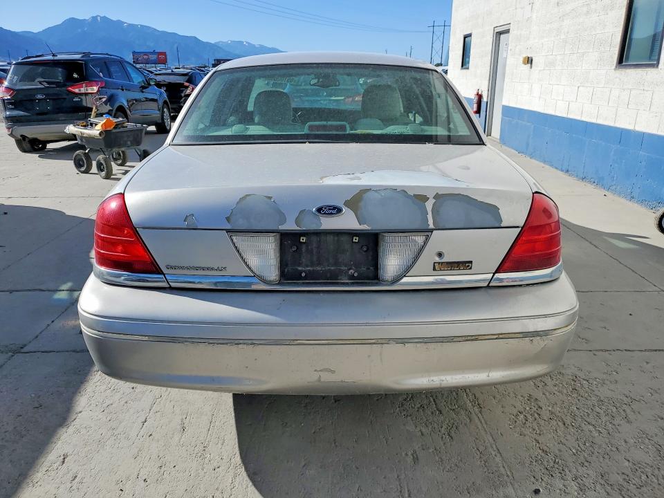 2004 Ford Crown Victoria მანქანა იყიდება აუქციონზე, vin: 2FAFP74WX4X132158, აუქციონის ნომერი: 55100066