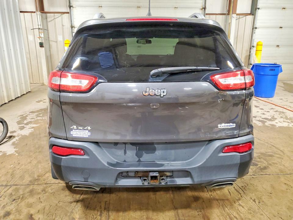 52186896 :رقم المزاد ، 1C4PJMCS8GW102928 vin ، 2016 Jeep Cherokee مزاد بيع