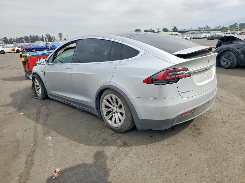 53606546 :رقم المزاد ، 5YJXCBE2XGF001518 vin ، 2016 Tesla Model X مزاد بيع
