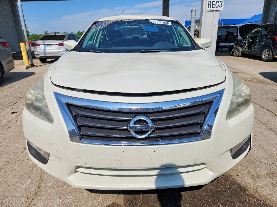 2015 Nissan Altima მანქანა იყიდება აუქციონზე, vin: 1N4AL3AP2FN334413, აუქციონის ნომერი: 53281926