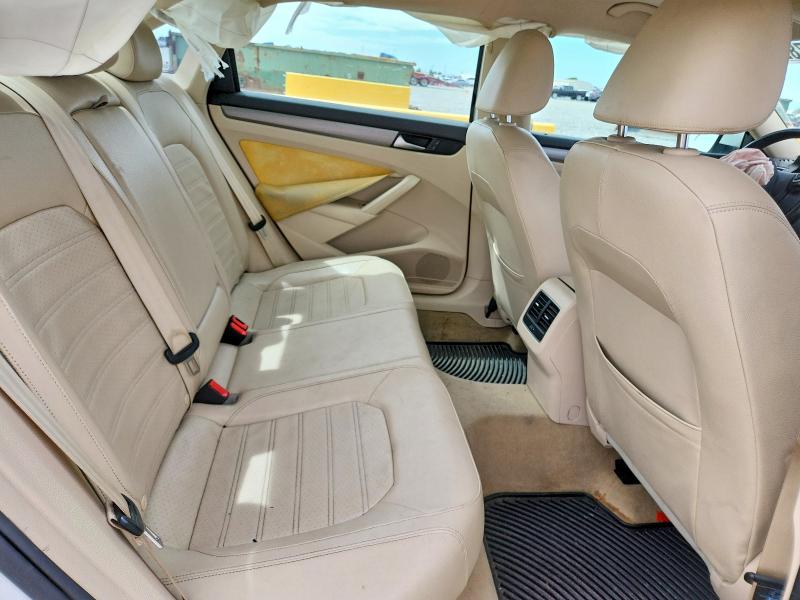 53782926 :رقم المزاد ، 1VWBT7A32FC010633 vin ، 2015 Volkswagen Passat مزاد بيع