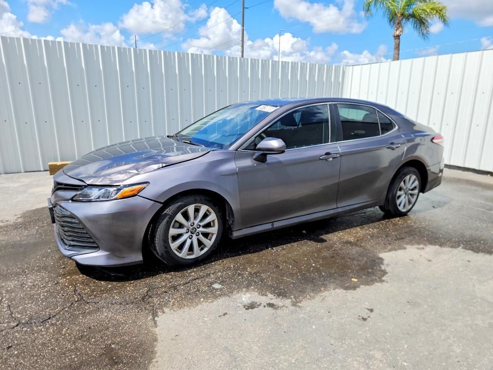 54198856 :رقم المزاد ، 4T1C11AK0LU942350 vin ، 2020 Toyota Camry مزاد بيع