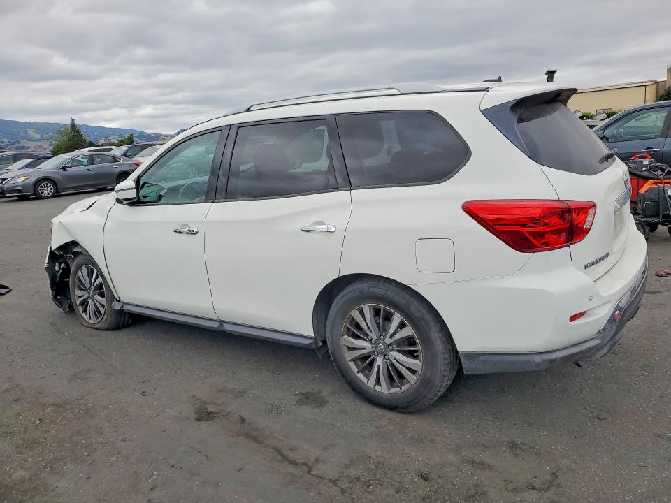 51035746 :رقم المزاد ، 5N1DR2MM8JC632725 vin ، 2018 Nissan Pathfinder مزاد بيع