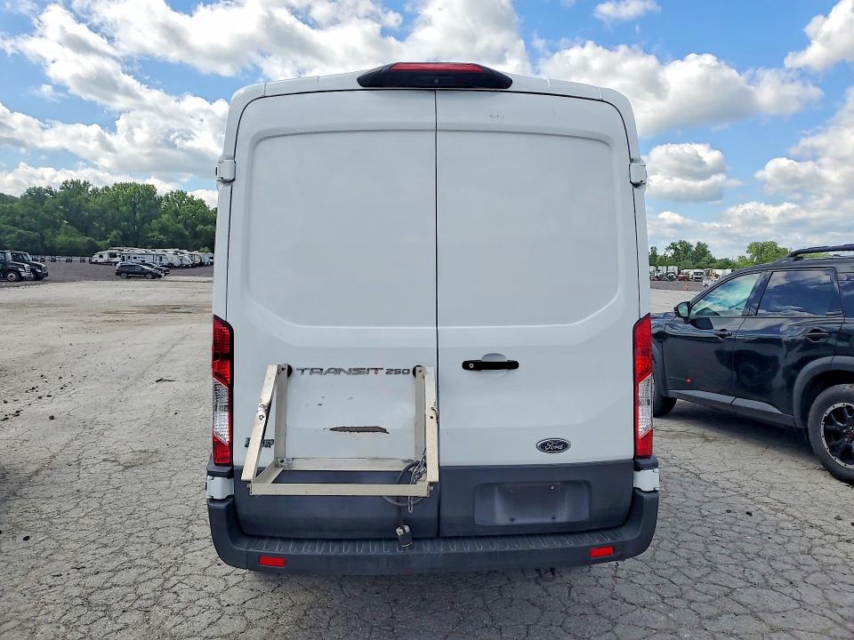 52730276 :رقم المزاد ، 1FTBR1C83MKA29914 vin ، 2021 Ford Transit مزاد بيع