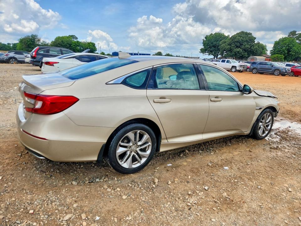 55317676 :رقم المزاد ، 1HGCV1F11JA016760 vin ، 2018 Honda Accord مزاد بيع