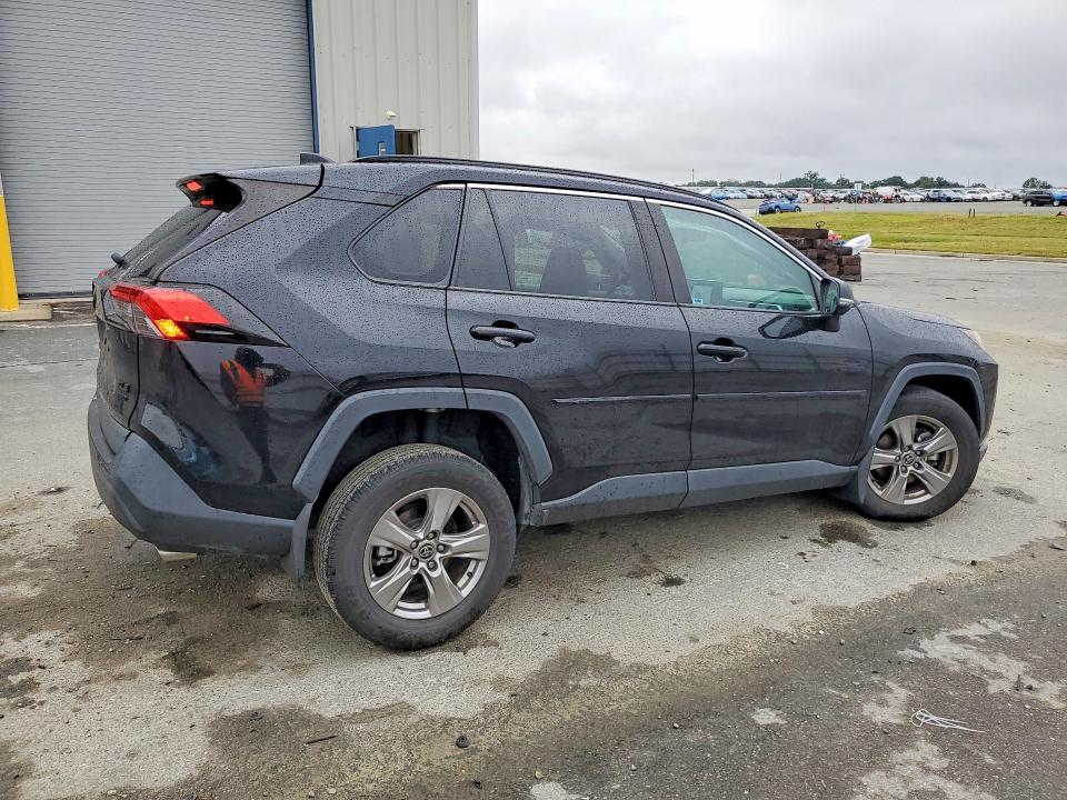 Auction sale of the 2022 Toyota Rav4, vin: 2T3P1RFV0NC305666, lot number: 52405566