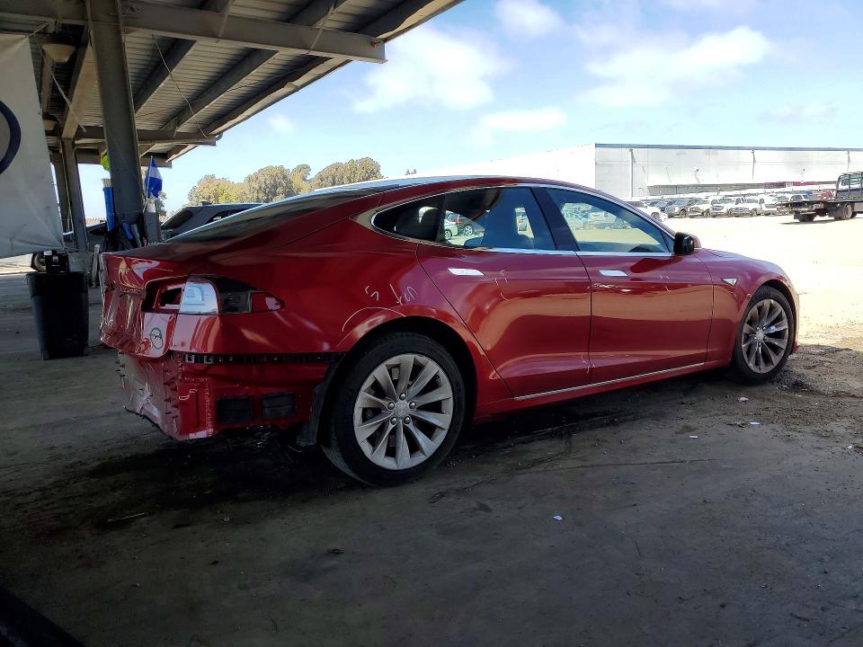53119636 :رقم المزاد ، 5YJSA1E15GF160044 vin ، 2016 Tesla Model S مزاد بيع