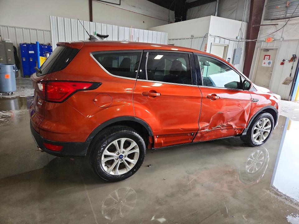 2019 Ford Escape მანქანა იყიდება აუქციონზე, vin: 1FMCU9GD5KUB32323, აუქციონის ნომერი: 51365306