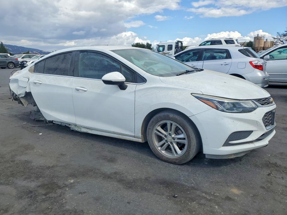 55217226 :رقم المزاد ، 1G1BE5SM8J7114529 vin ، 2018 Chevrolet Cruze مزاد بيع