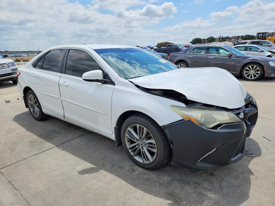 53212476 :رقم المزاد ، 4T1BF1FK8FU008687 vin ، 2015 Toyota Camry مزاد بيع