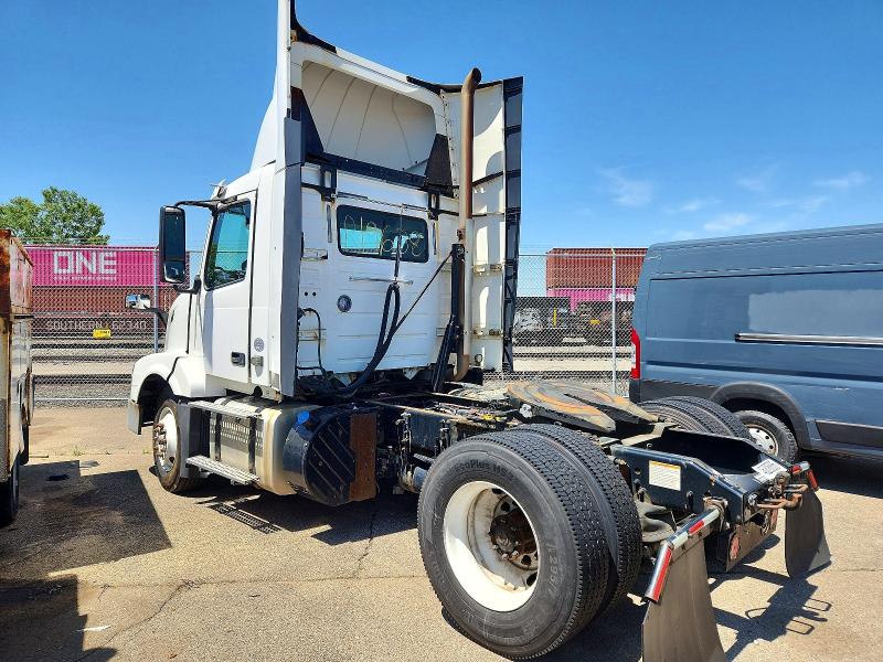 2017 Volvo Vnl მანქანა იყიდება აუქციონზე, vin: 4V4N39TGXHN987994, აუქციონის ნომერი: 46206886