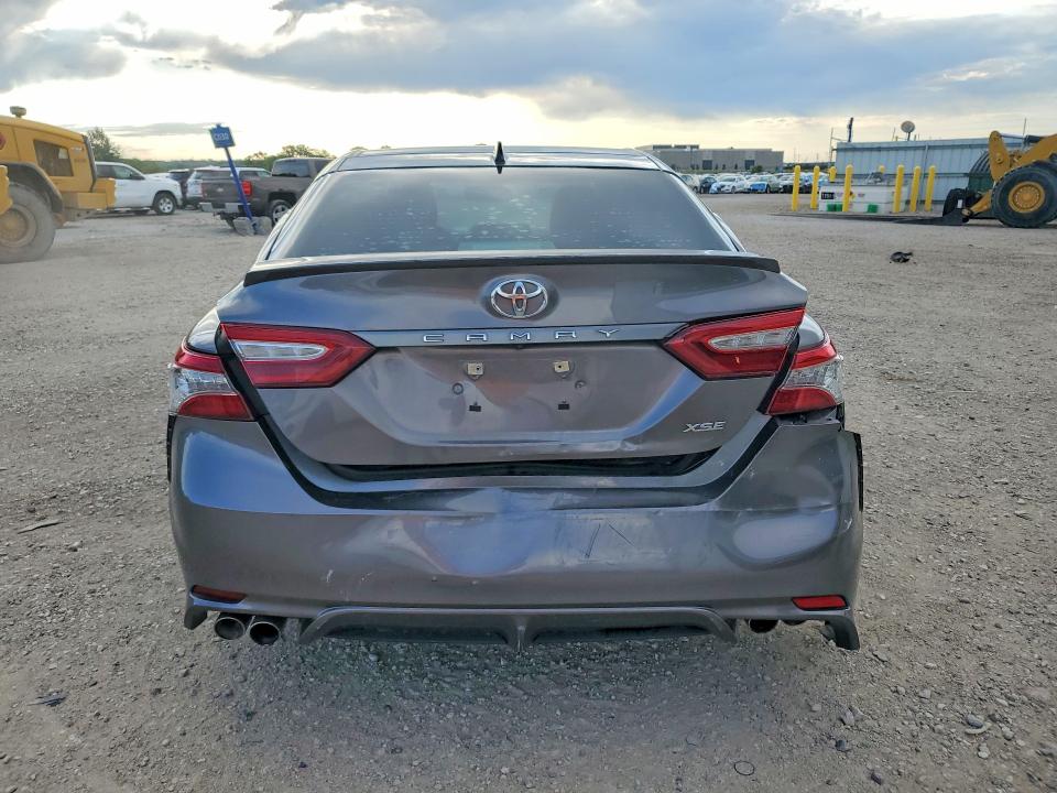 54787856 :رقم المزاد ، 4T1B61HKXKU195583 vin ، 2019 Toyota Camry مزاد بيع