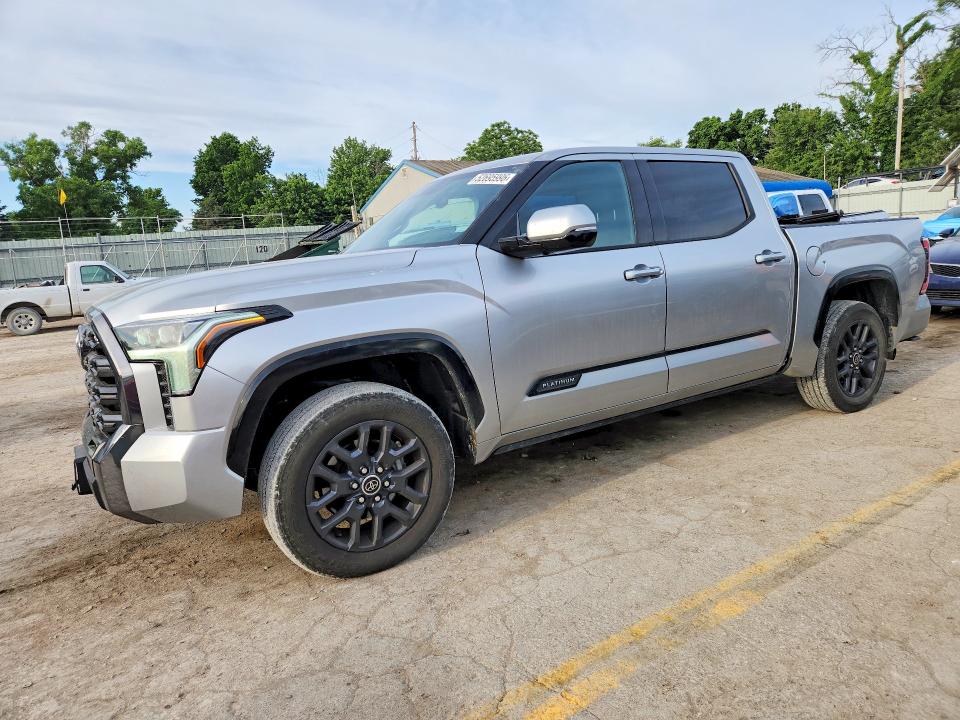 52695996 :رقم المزاد ، 5TFNA5DB4NX033593 vin ، 2022 Toyota Tundra مزاد بيع