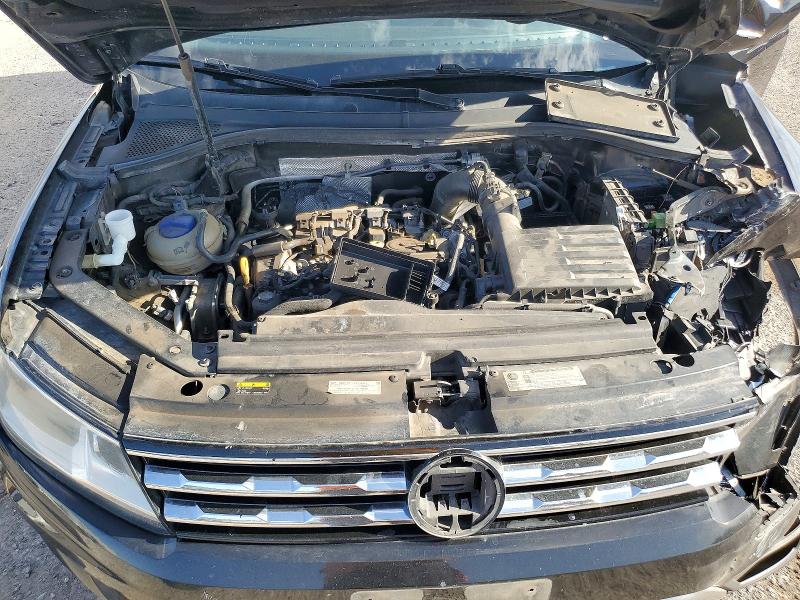 53297016 :رقم المزاد ، 3VV1B7AX7JM027084 vin ، 2018 Volkswagen Tiguan مزاد بيع