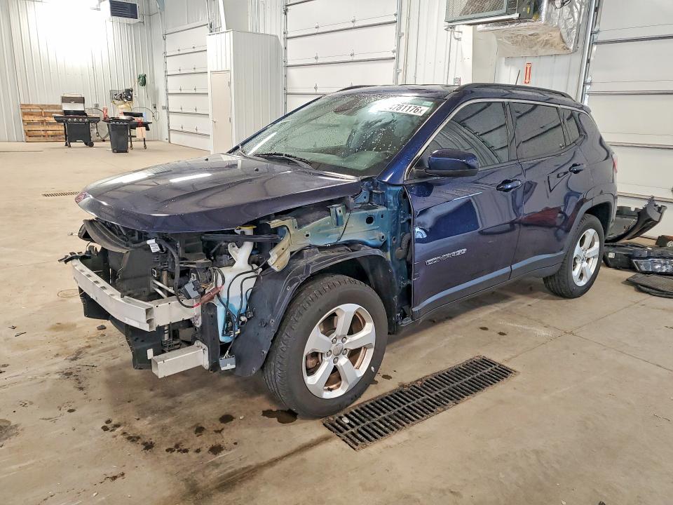 54781176 :رقم المزاد ، 3C4NJDBBXHT688726 vin ، 2017 Jeep Compass مزاد بيع