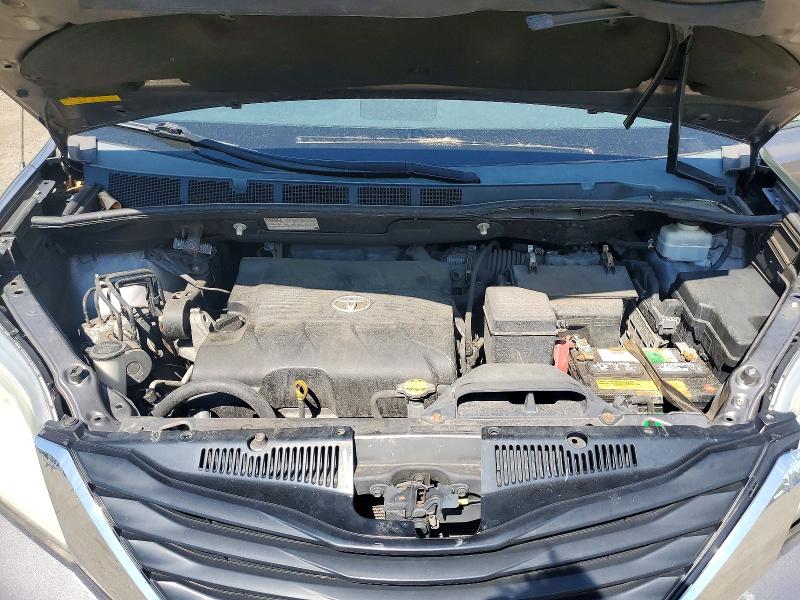 55271296 :رقم المزاد ، 5TDKK3DC9BS024290 vin ، 2011 Toyota Sienna مزاد بيع