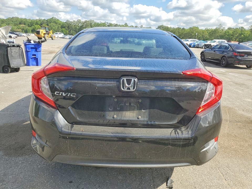 53983756 :رقم المزاد ، 19XFC2F5XJE003271 vin ، 2018 Honda Civic مزاد بيع