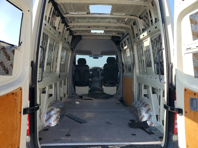 52066566 :رقم المزاد ، WD3PE7CD0JP636458 vin ، 2018 Mercedes-benz Sprinter مزاد بيع