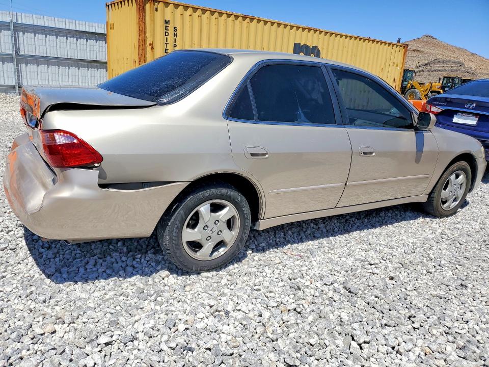 53811876 :رقم المزاد ، JHMCG5663YC038090 vin ، 2000 Honda Accord مزاد بيع